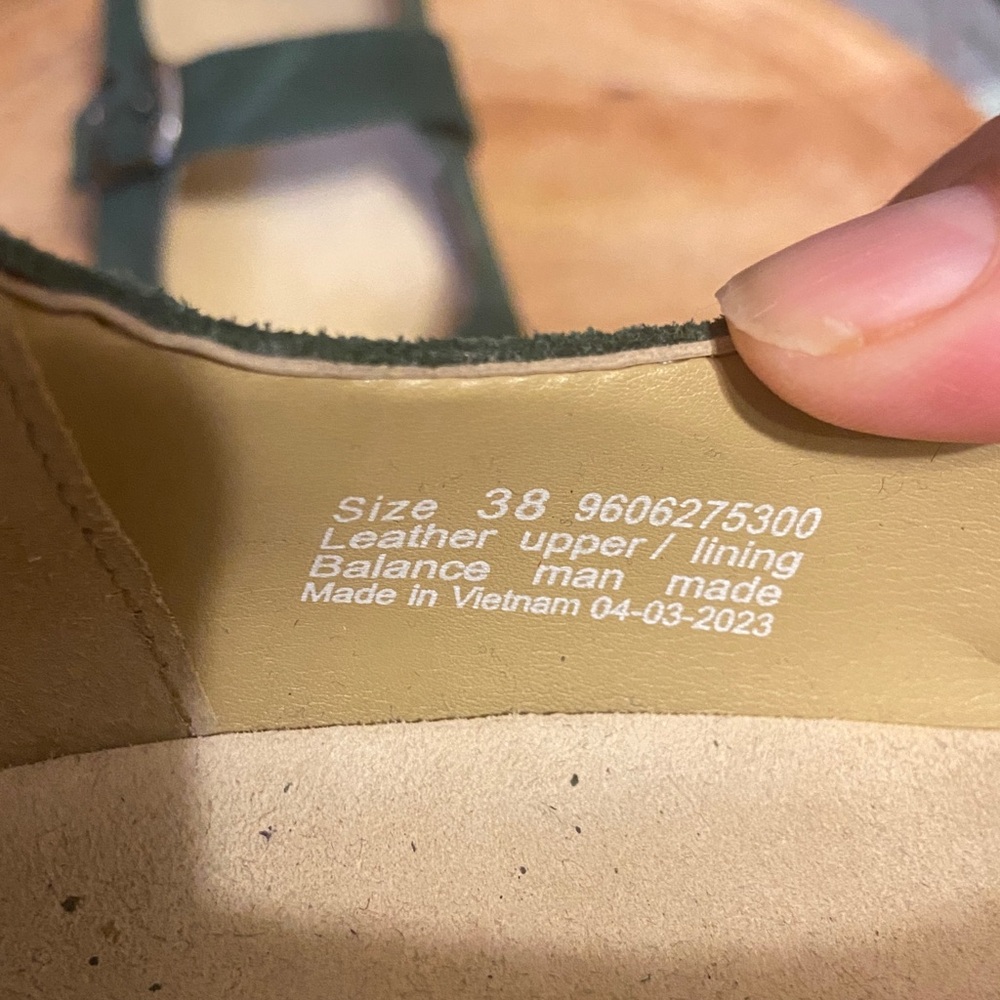 Dansko Green Suede Mary Jane Flats – Classic Comfort Meets Vintage Charm - Picture 8 of 9